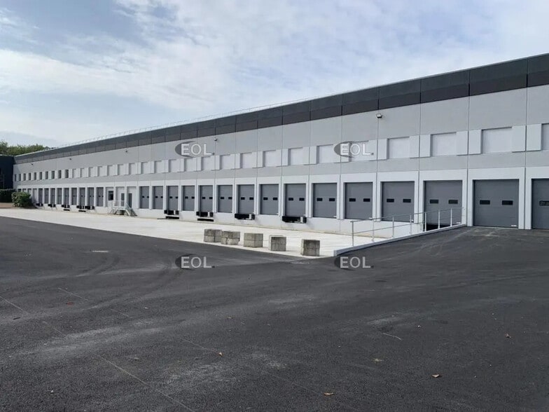 Industriel/Logistique dans Lisses à louer - Photo de l’immeuble – Image 1 sur 1