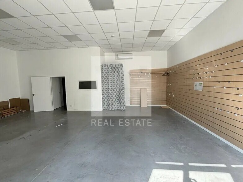 2 Rue Des Vanneaux Huppés, Bourgoin-Jallieu à louer - Photo de l’immeuble – Image 3 sur 8