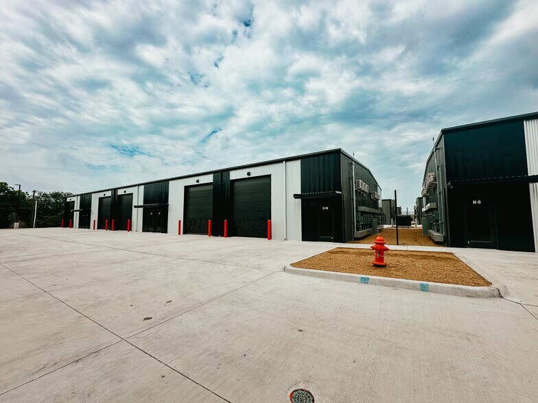 700 N Jim Wright Fwy, White Settlement, TX à louer - Photo de l’immeuble – Image 3 sur 14