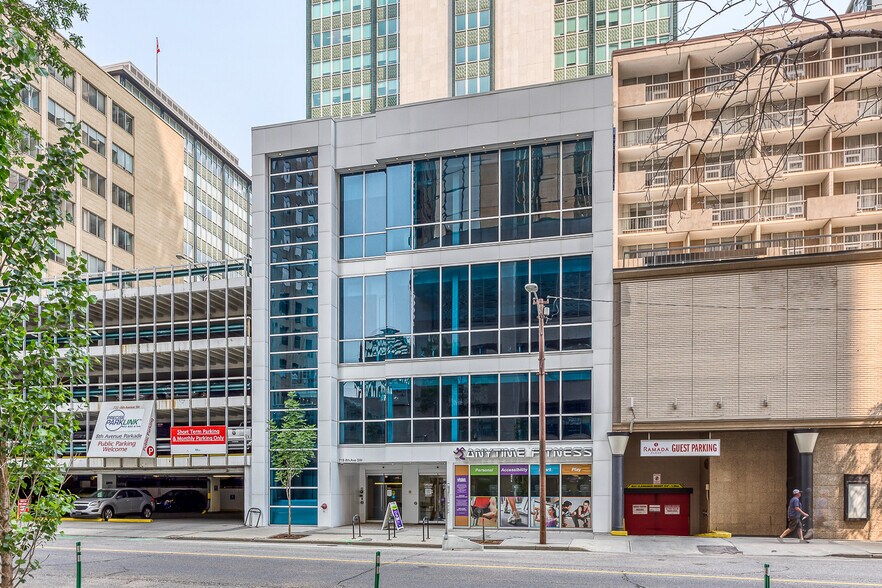718 8th Ave SW, Calgary, AB à vendre - Photo de l’immeuble – Image 3 sur 33