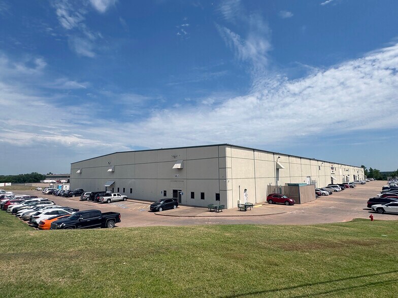 11301 Partnership Dr, Oklahoma City, OK à louer - Photo de l’immeuble – Image 1 sur 5