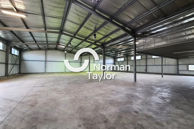 Plus de détails pour Local d'activités à louer