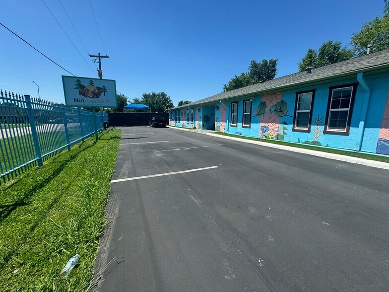 8128 Braewick Dr, Houston, TX à vendre - Photo de l’immeuble – Image 3 sur 39