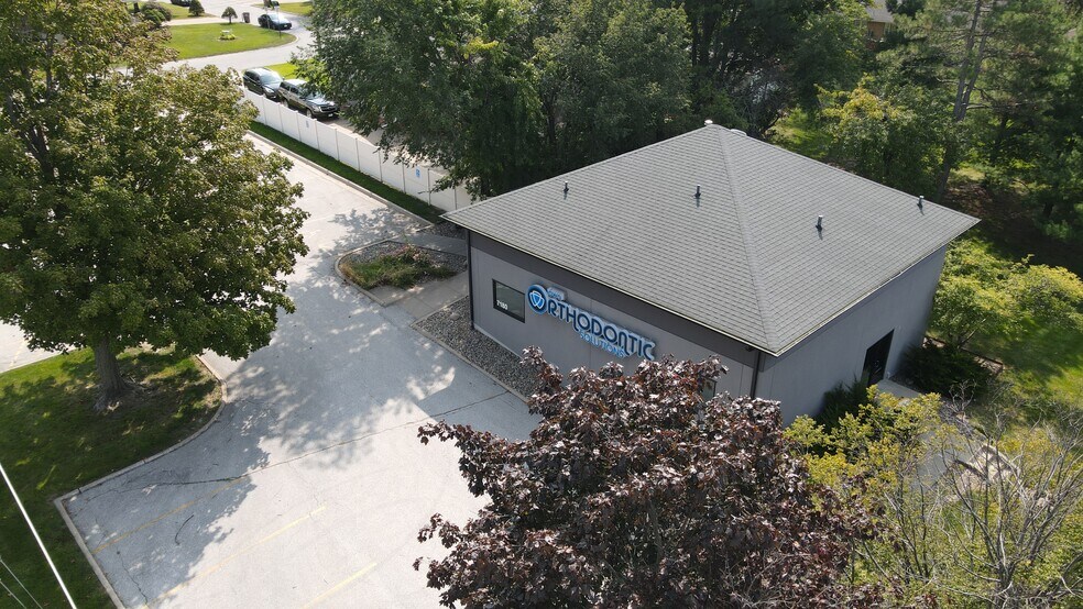7180 Hickman Rd, Windsor Heights, IA à louer - Photo de l’immeuble – Image 3 sur 15