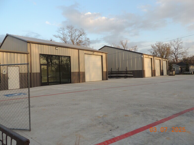 2309 Wade S Cir, Conroe, TX à vendre - Photo de l’immeuble – Image 2 sur 8