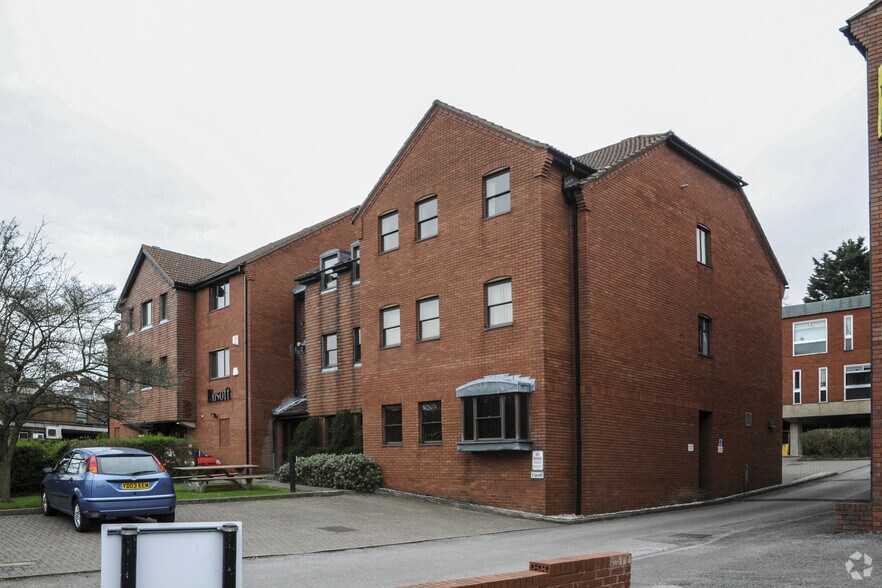 4-6 Arden Grv, Harpenden à louer - Photo de l’immeuble – Image 2 sur 3