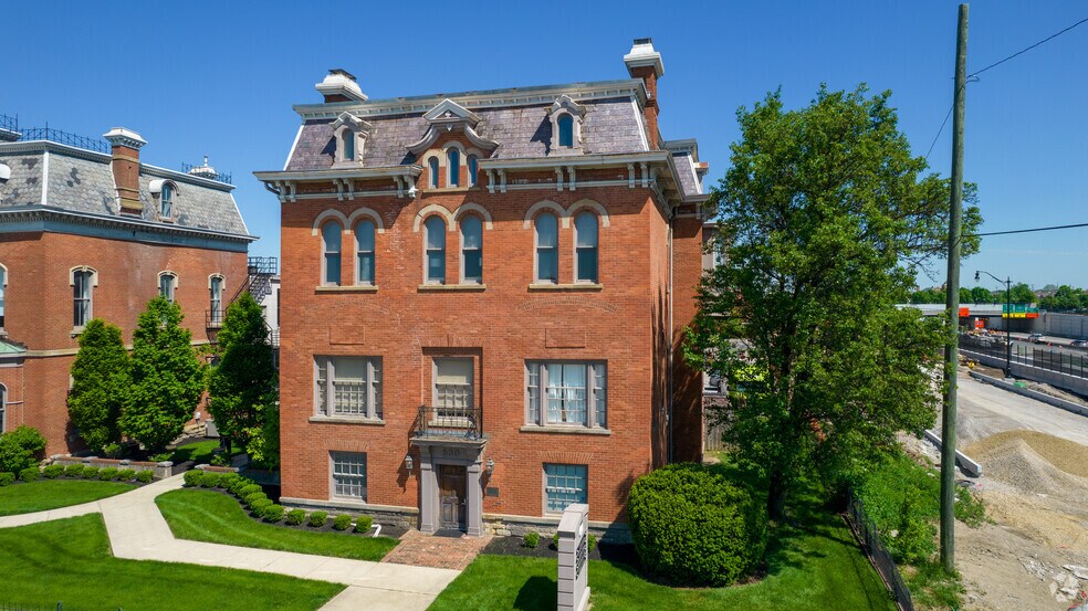 630 E Broad St, Columbus, OH à vendre - Photo principale – Image 1 sur 8