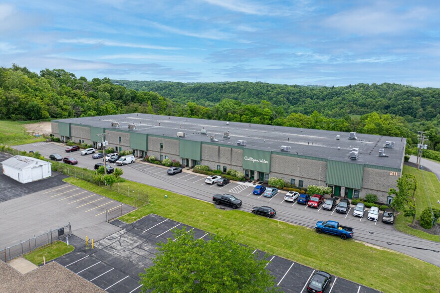 211 Overlook Dr, Sewickley, PA à louer - Photo de l’immeuble – Image 2 sur 6