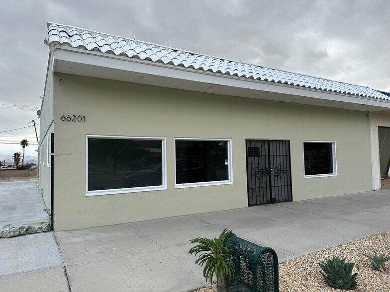 66201 Pierson Blvd, Desert Hot Springs, CA à vendre - Photo de l’immeuble – Image 2 sur 8