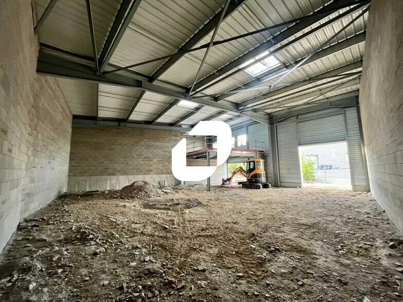 Local d’activités dans Dardilly à louer - Photo de l’immeuble – Image 2 sur 5