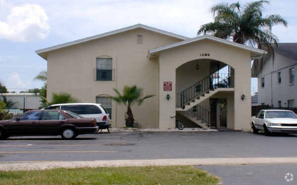 1285 Santa Rosa St, Clearwater, FL à vendre - Photo de l’immeuble – Image 2 sur 24
