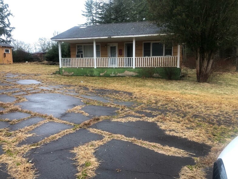 172 Airport Rd, Yulan, NY à vendre - Photo de l’immeuble – Image 3 sur 5