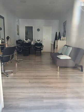 Plus de détails pour Local commercial à louer