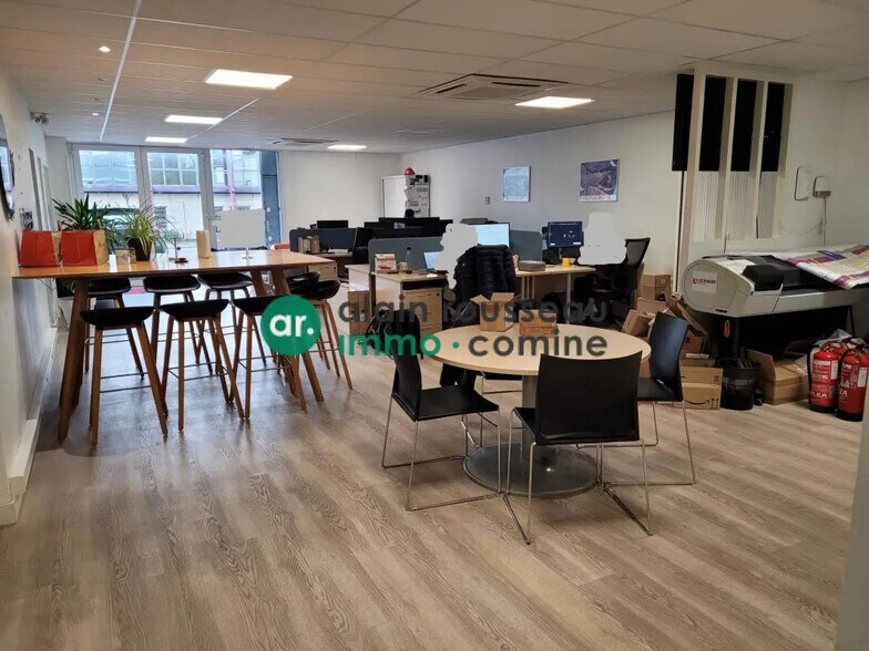 Local d’activités dans La Chapelle-sur-Erdre à louer - Photo de l’immeuble – Image 2 sur 4