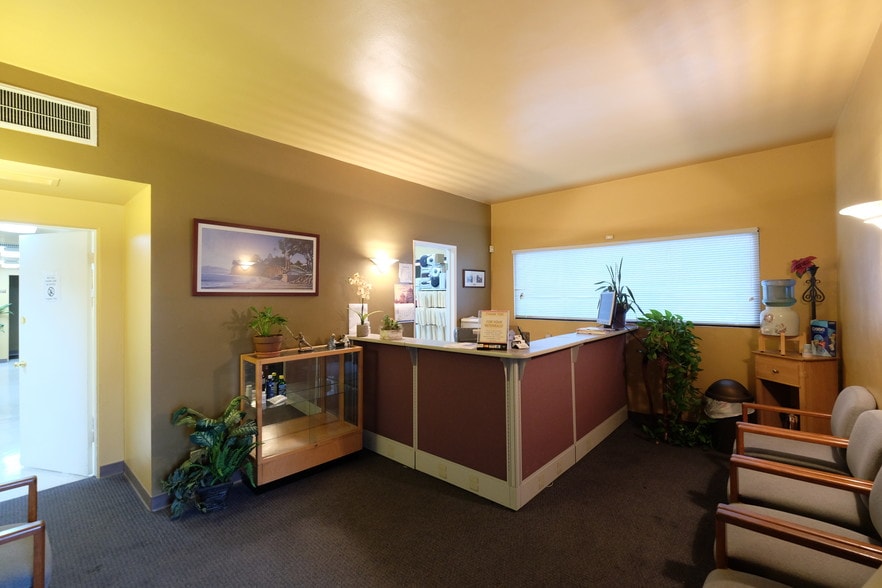 10843 Magnolia Blvd, North Hollywood, CA à louer - Hall d’entrée – Image 2 sur 8