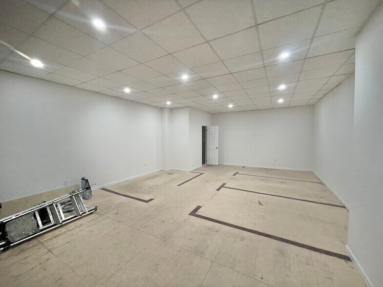 676 Onderdonk Ave, Ridgewood, NY à louer - Photo de l’immeuble – Image 3 sur 6