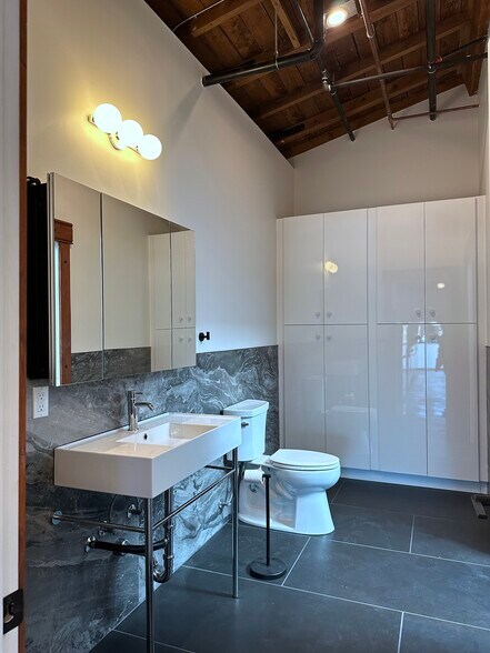 1801-1821 E Main St, Ventura, CA à louer - Photo de l’immeuble – Image 3 sur 18