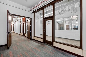 5 S Wabash Ave, Chicago, IL à louer Photo intérieure– Image 2 sur 3