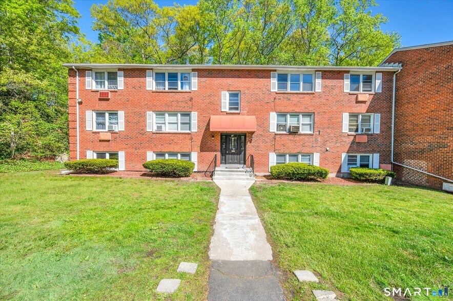 40 Briarwood Ln, Branford, CT à vendre - Photo de l’immeuble – Image 2 sur 36