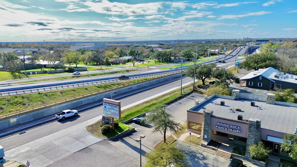 900 Round Rock Ave, Round Rock, TX à louer - Photo de l’immeuble – Image 2 sur 15