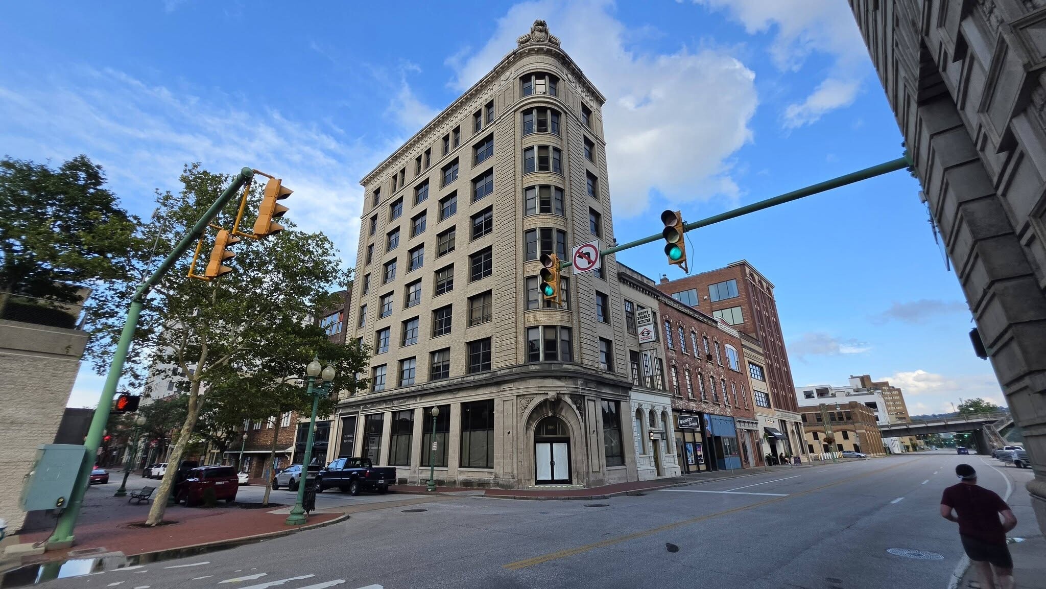 8 Capitol St, Charleston, WV à louer Photo de l’immeuble– Image 1 sur 23