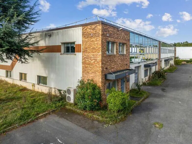 4 Avenue Des Andes, Les Ulis à louer - Photo de l’immeuble – Image 2 sur 11