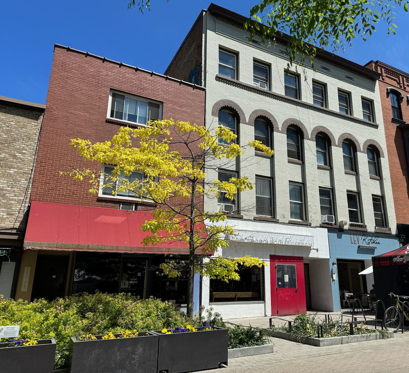 218 E State St, Ithaca, NY à louer Photo principale– Image 1 sur 2