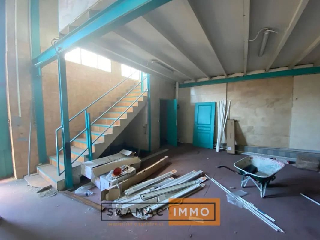 Industriel/Logistique dans Vitrolles à louer Photo de l’immeuble– Image 1 sur 12