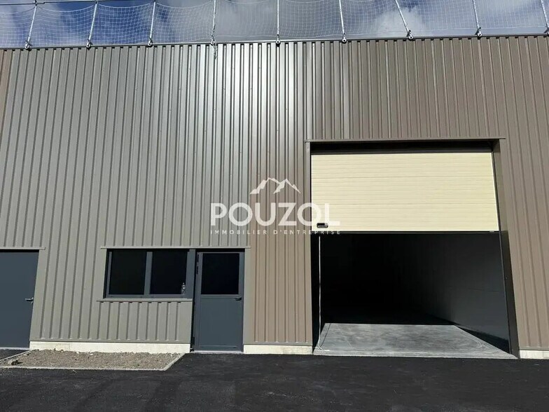 Local d’activités dans La Roche-Blanche à louer - Photo de l’immeuble – Image 3 sur 7