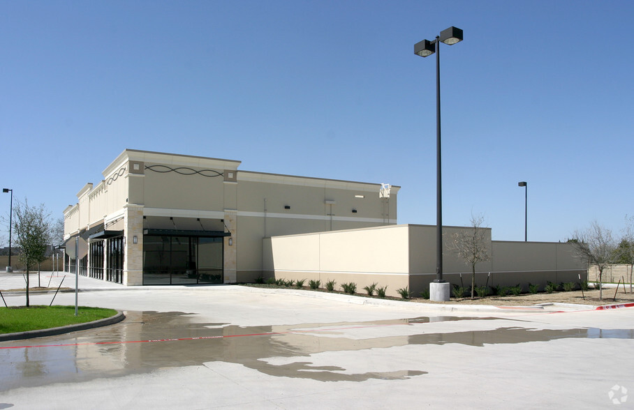 425 E Pleasant Run Rd, Cedar Hill, TX à louer - Photo de l’immeuble – Image 3 sur 14