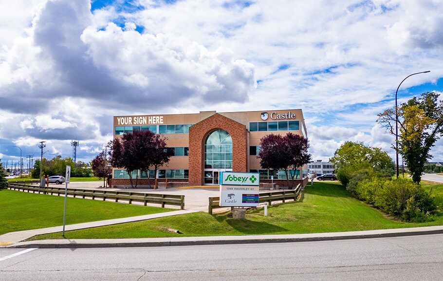 1345 Waverley St, Winnipeg, MB à louer Photo principale– Image 1 sur 9