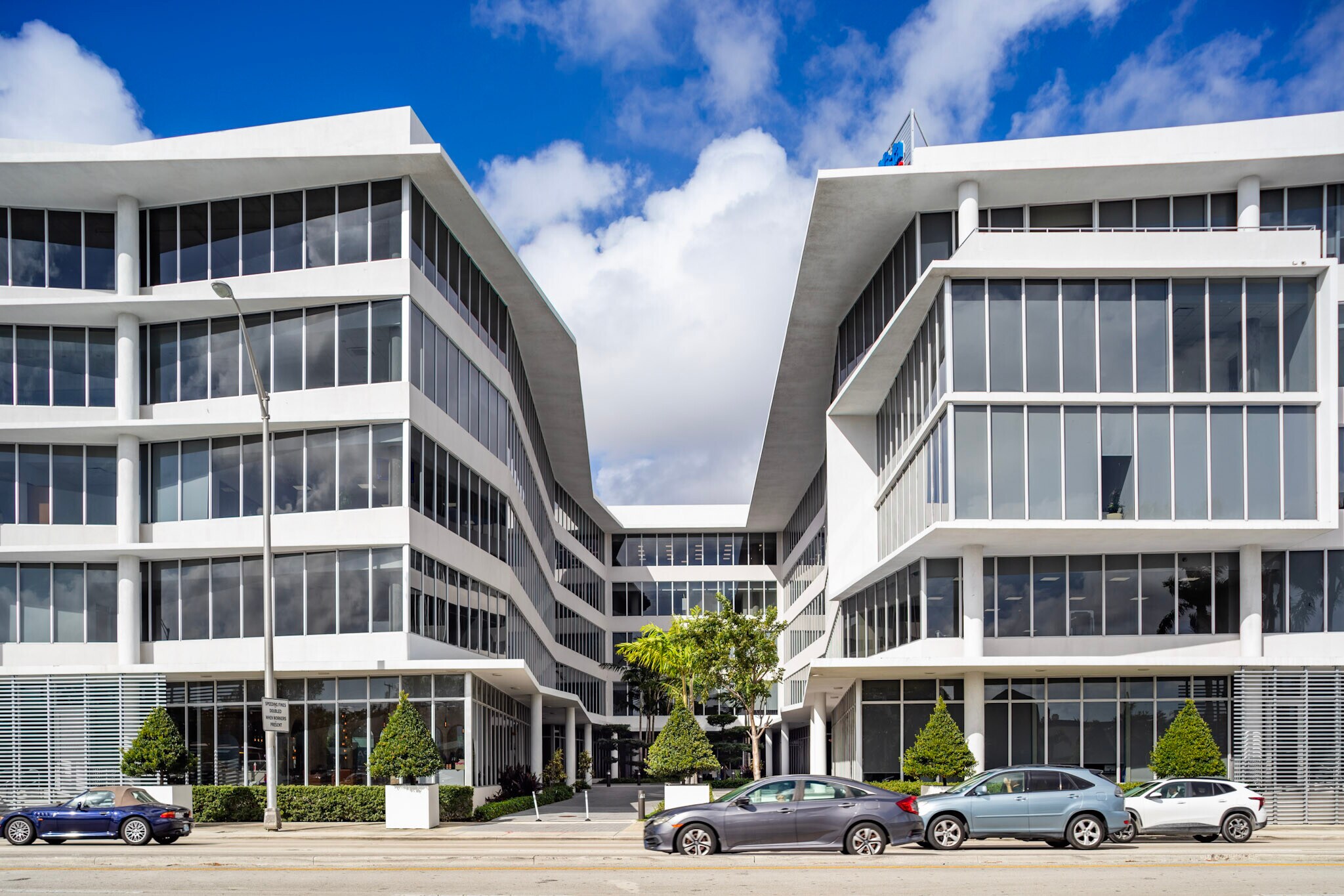 850 NW 42nd Ave, Miami, FL à louer Photo principale– Image 1 sur 14