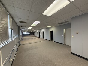 14011 Park Dr, Tomball, TX à louer Photo intérieure– Image 2 sur 5