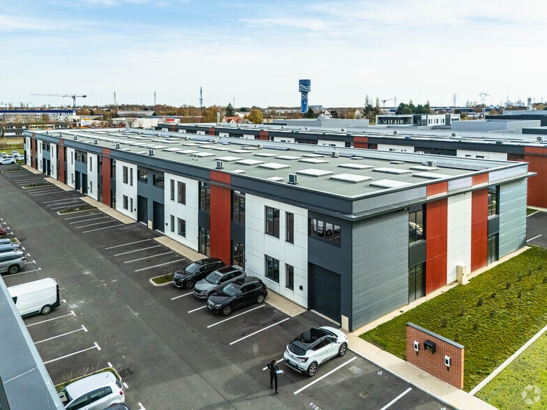 600 Avenue Marguerite Perey, Lieusaint à vendre - Photo de l’immeuble – Image 3 sur 3