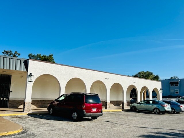 7345 Jackson Springs Dr, Tampa, FL à louer - Photo de l’immeuble – Image 2 sur 7
