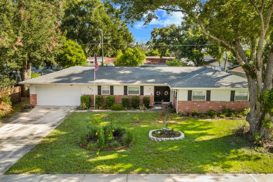 207 W Wheeler Rd, Seffner, FL à vendre - Photo de l’immeuble – Image 2 sur 42