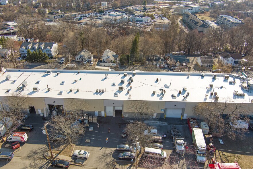310 Roosevelt Ave, Spring Valley, NY à louer - Photo de l’immeuble – Image 3 sur 28