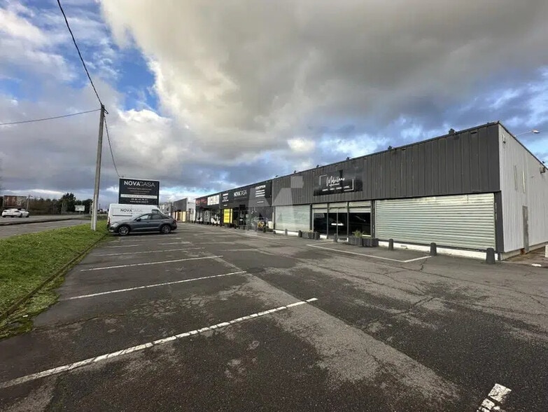 Local commercial dans Servon à louer - Photo de l’immeuble – Image 2 sur 7