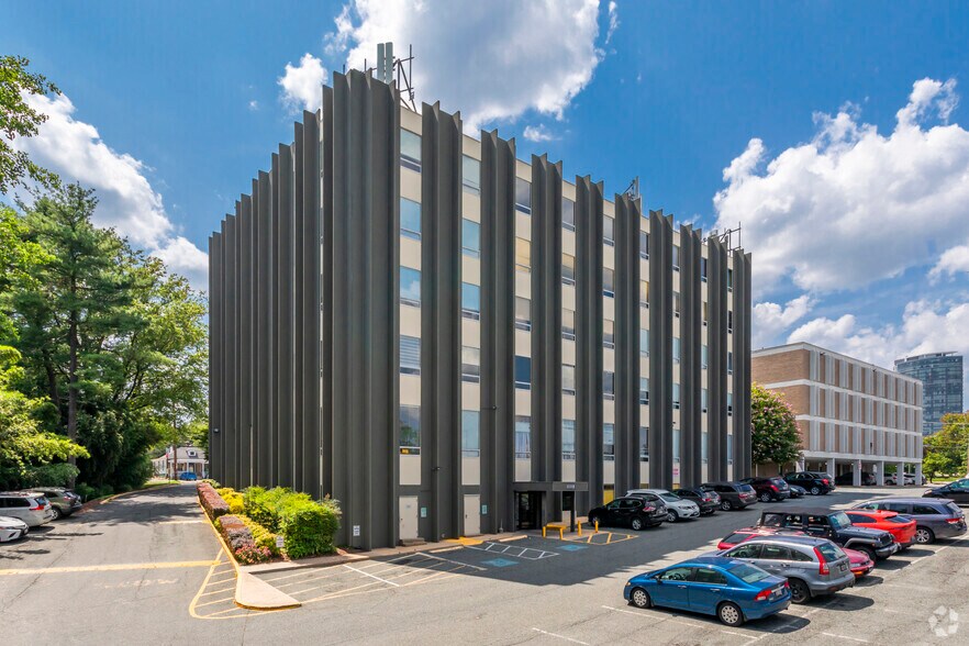 11119 Rockville Pike, Rockville, MD à louer - Photo de l’immeuble – Image 3 sur 8