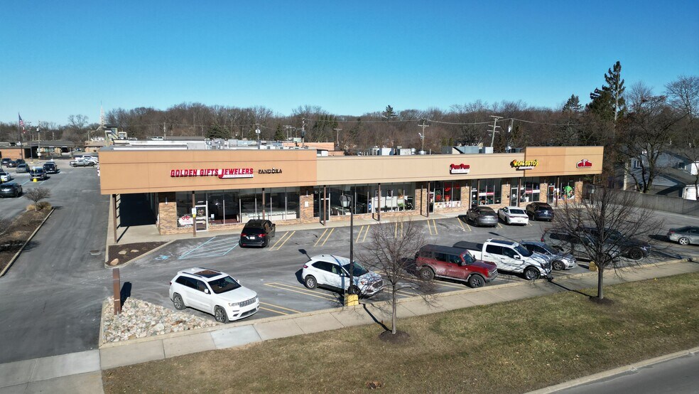 17122-17200 Farmington Rd, Livonia, MI à louer - Photo de l’immeuble – Image 2 sur 16