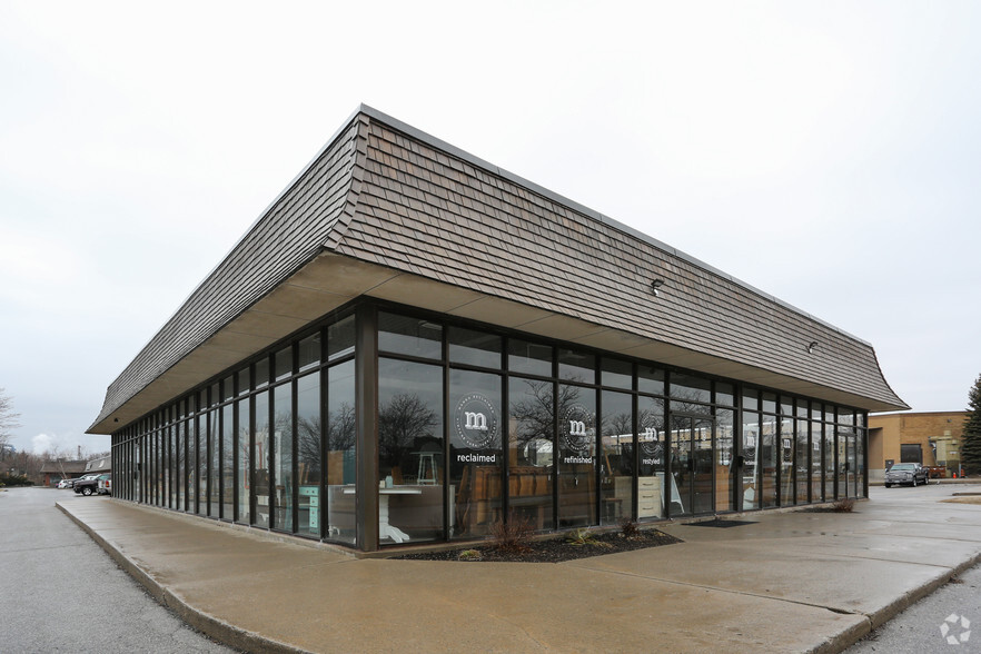 2001 Thickson Rd, Whitby, ON à louer - Photo principale – Image 1 sur 10