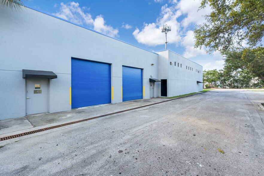 3541 NW 53rd St, Fort Lauderdale, FL à louer - Photo de l’immeuble – Image 3 sur 24
