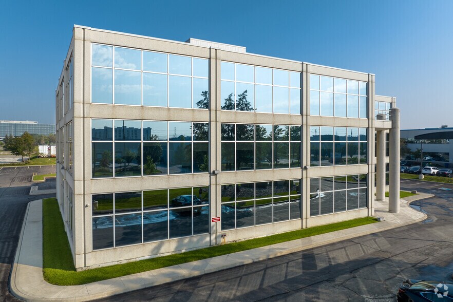 2355 Skymark Ave, Mississauga, ON à louer - Photo de l’immeuble – Image 3 sur 6