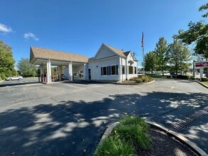 590 Metacom Ave, Bristol, RI à louer Photo intérieure– Image 2 sur 4