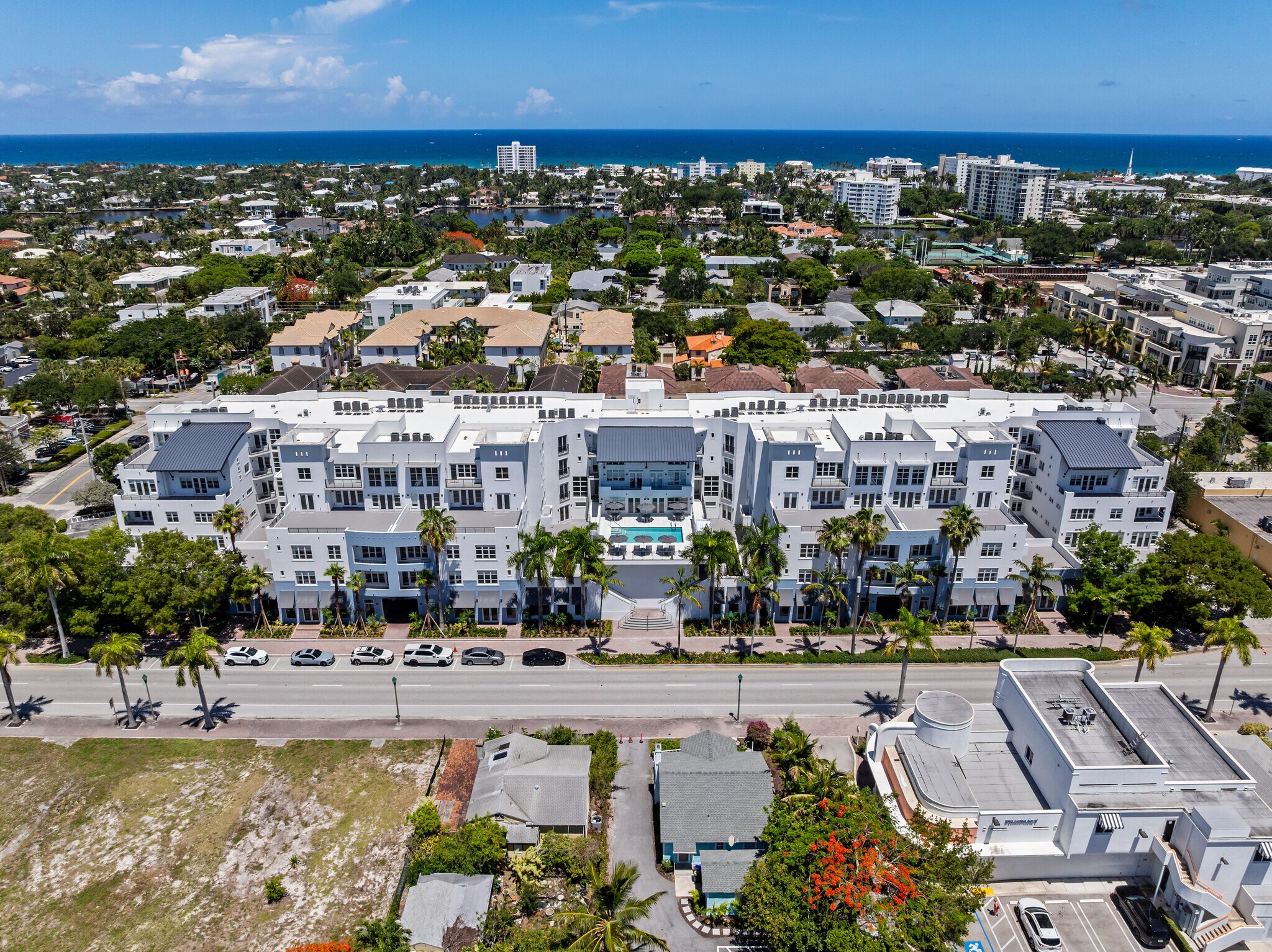 151 NE 5th Ave, Delray Beach, FL à louer Photo de l’immeuble– Image 1 sur 10