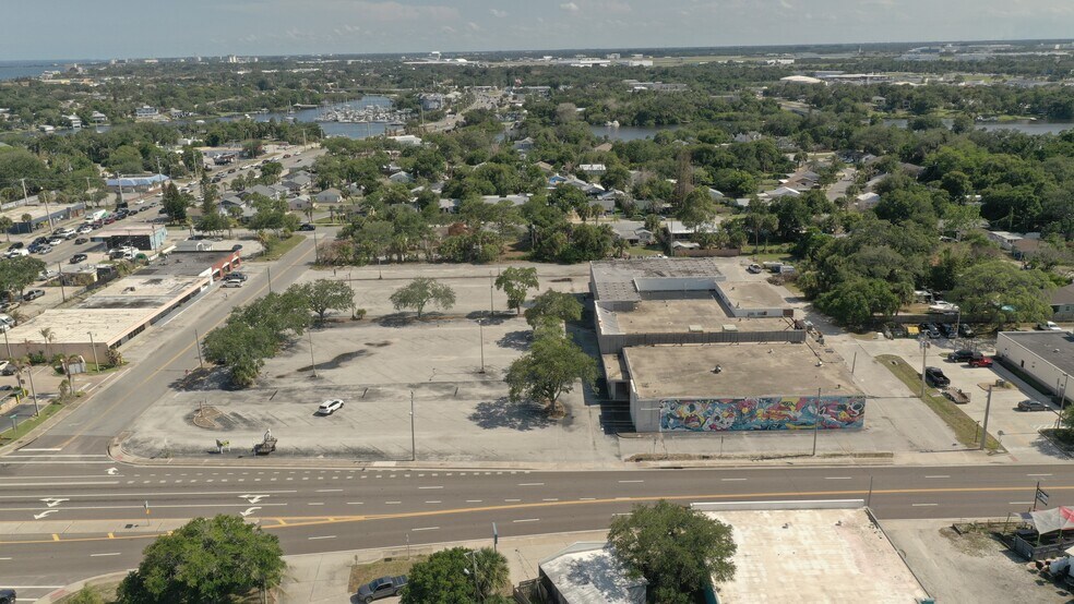 1052 Cypress Ave, Melbourne, FL à vendre - Photo de l’immeuble – Image 3 sur 8