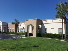 2675 S Horseshoe Dr, Naples, FL à louer Photo intérieure– Image 2 sur 2