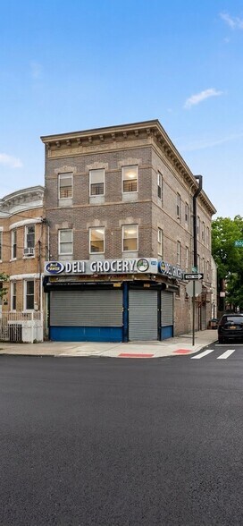 576 Ridgewood Ave, Brooklyn, NY à vendre - Photo de l’immeuble – Image 2 sur 9