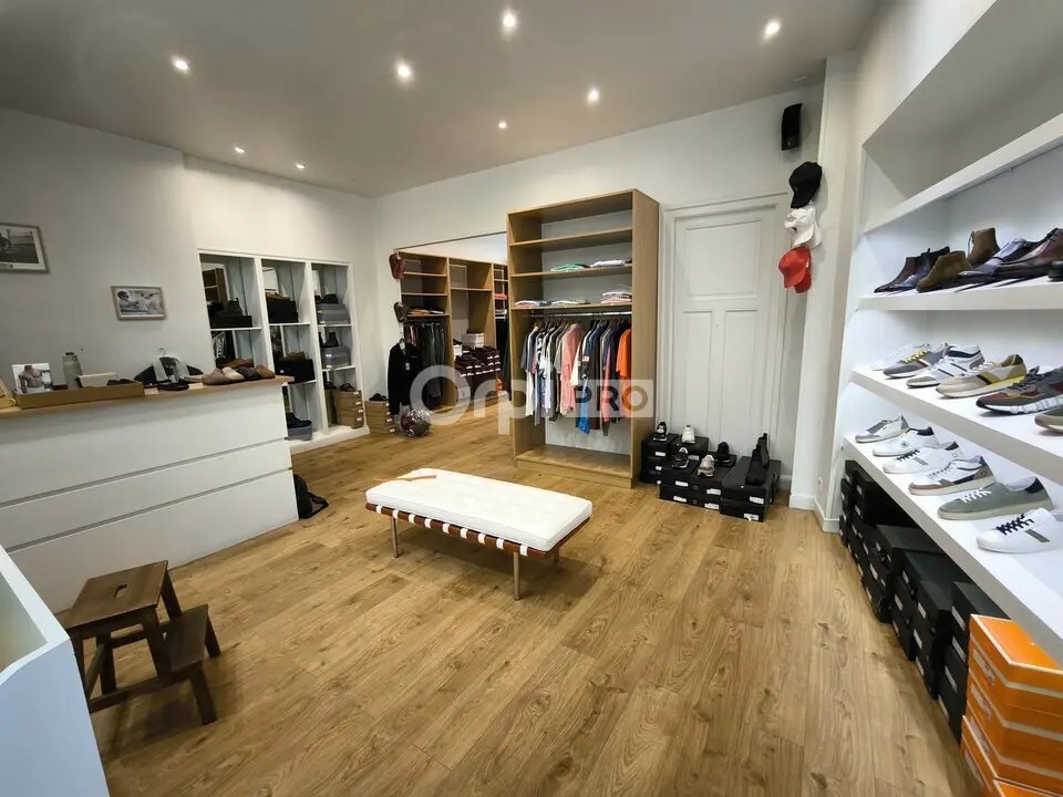 Local commercial dans Brive-la-Gaillarde à louer Photo de l’immeuble– Image 1 sur 4