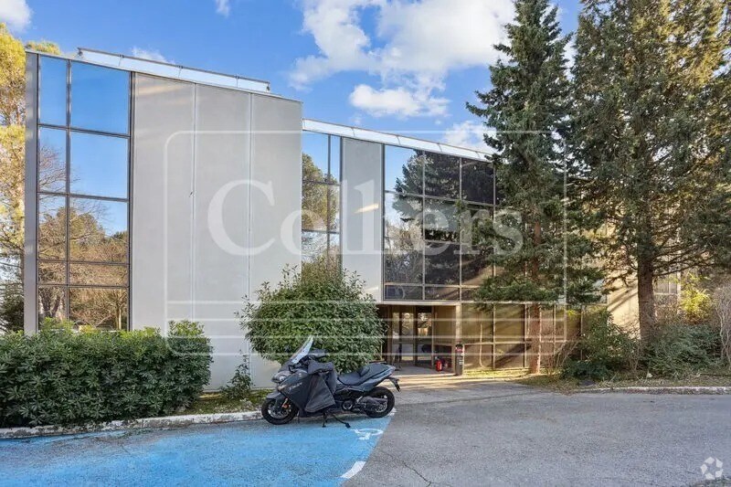 16 Parc du Golf, Aix-en-Provence à louer - Photo principale – Image 2 sur 9